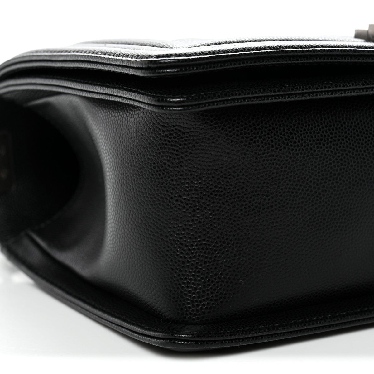 Caviar Quilted Medium Boy Flap Black