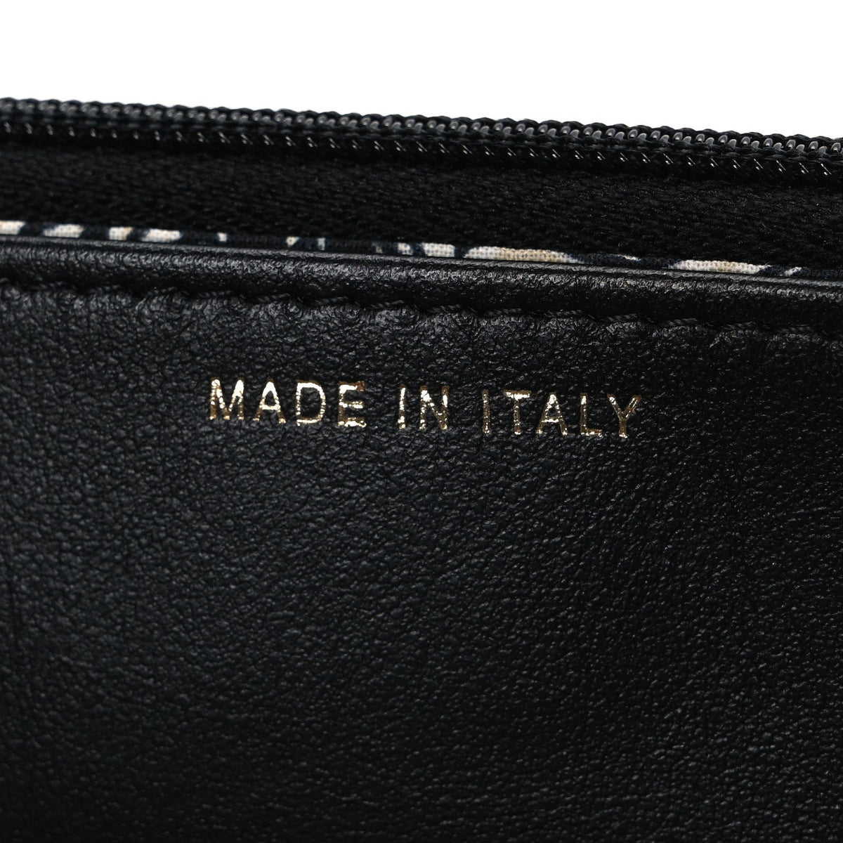 Caviar Quilted Striated CC Wallet On Chain WOC Black