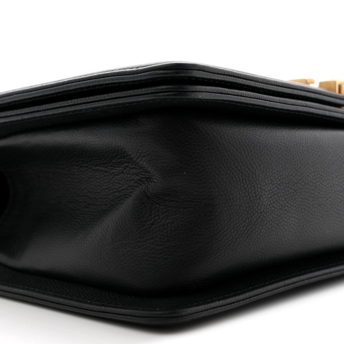 Caviar Quilted Medium Boy Flap Black