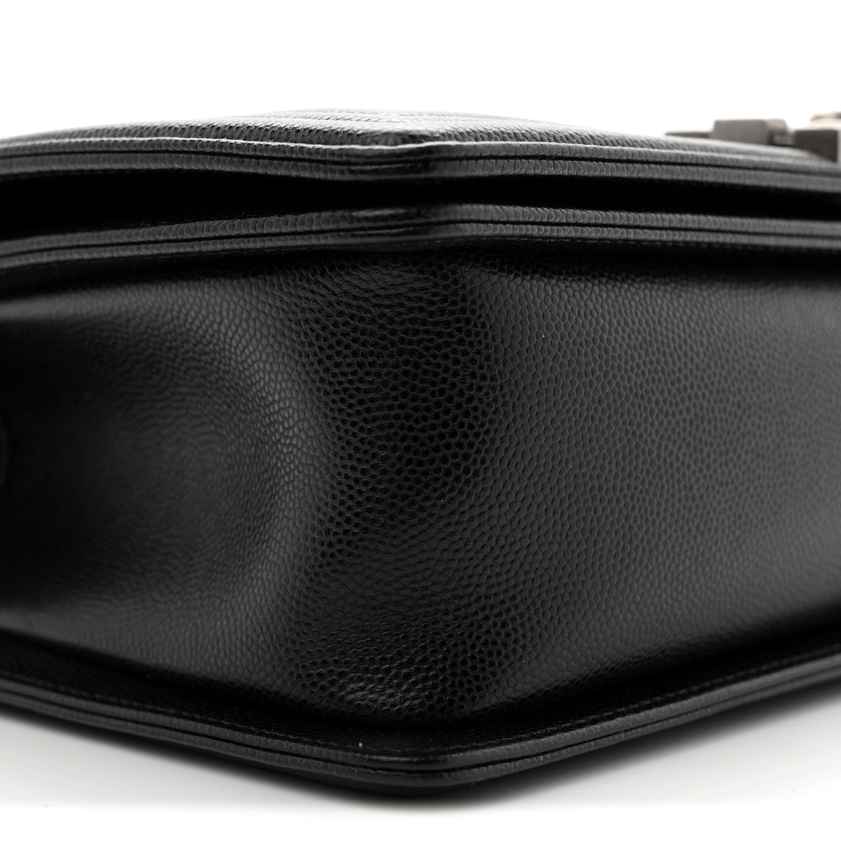 Caviar Quilted Medium Boy Flap Black