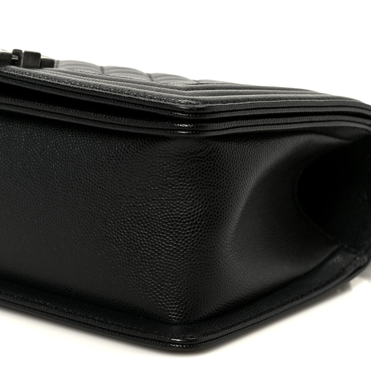 Caviar Quilted Medium Boy Flap Black