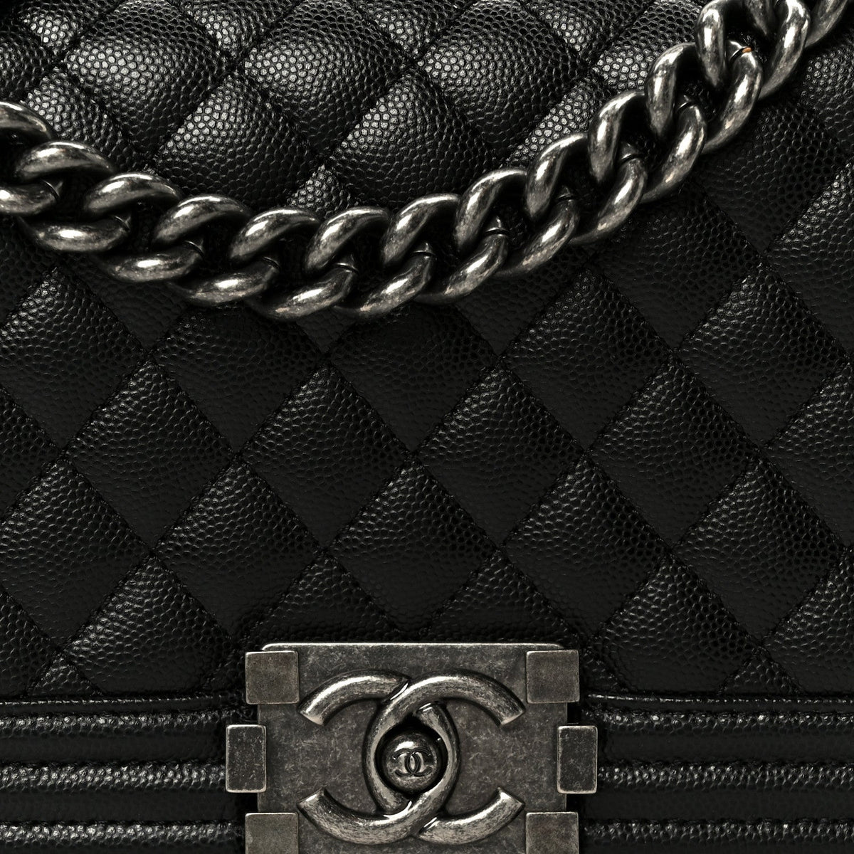 Caviar Quilted Medium Boy Flap Black