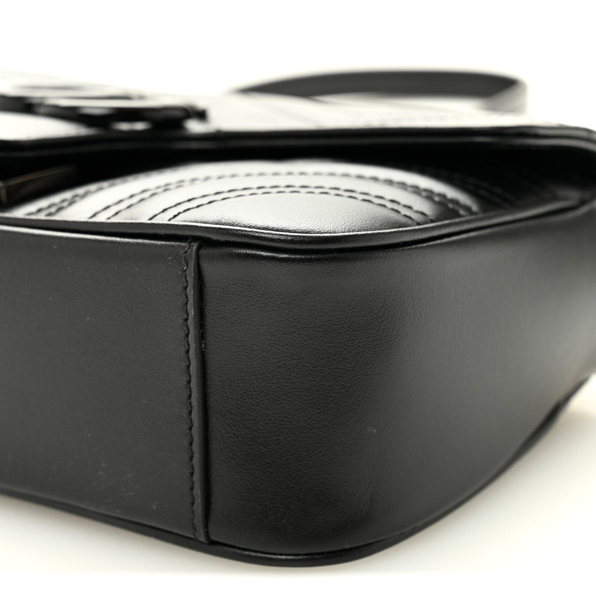 Calfskin Matelasse Monochrome Mini GG Marmont Shoulder Bag Black
