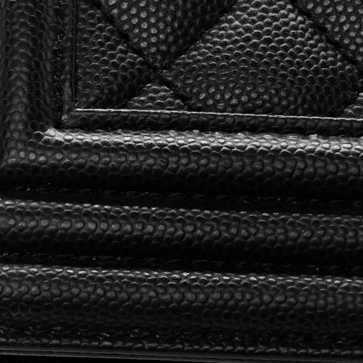 Caviar Quilted Medium Boy Flap Black