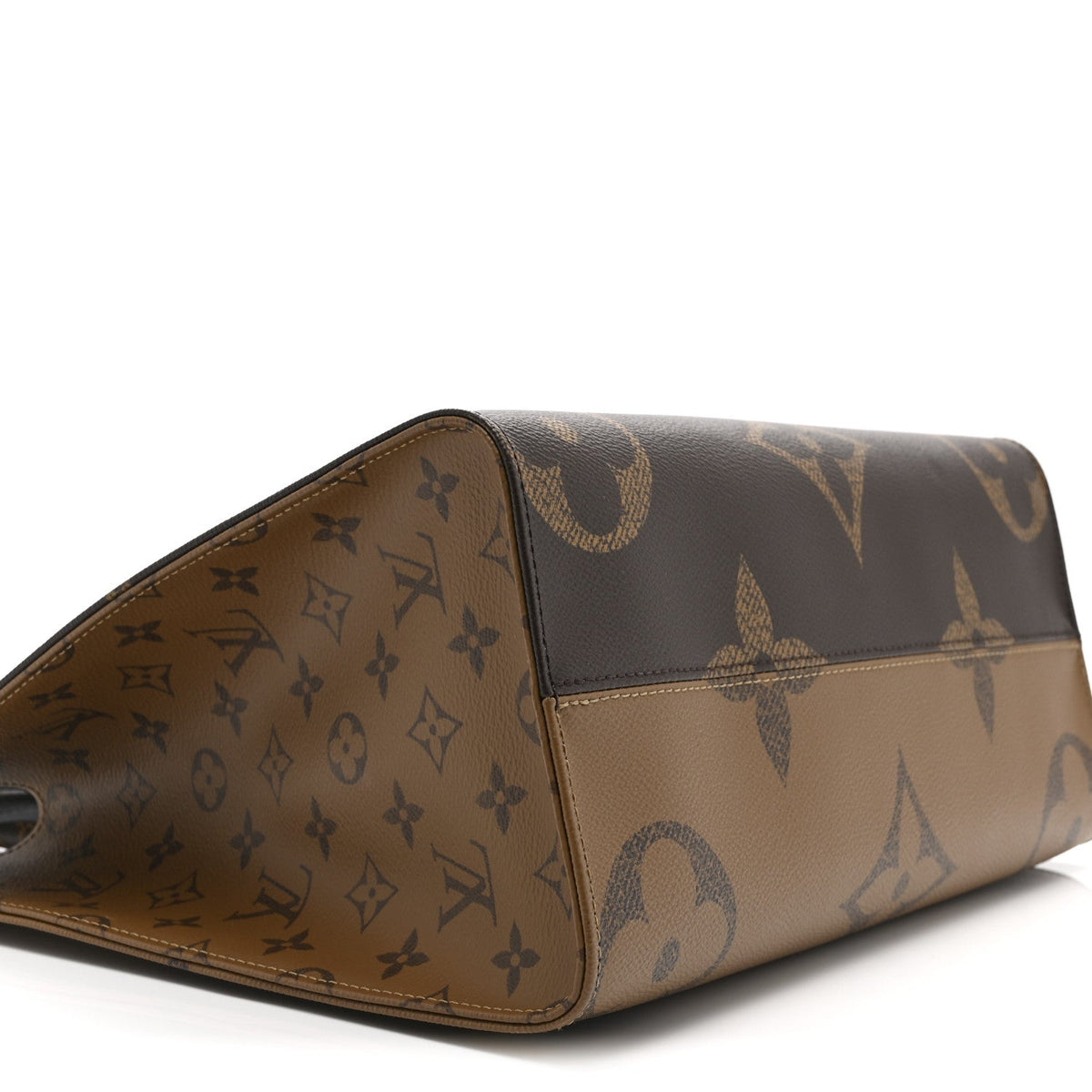 Reverse Monogram Giant Onthego MM