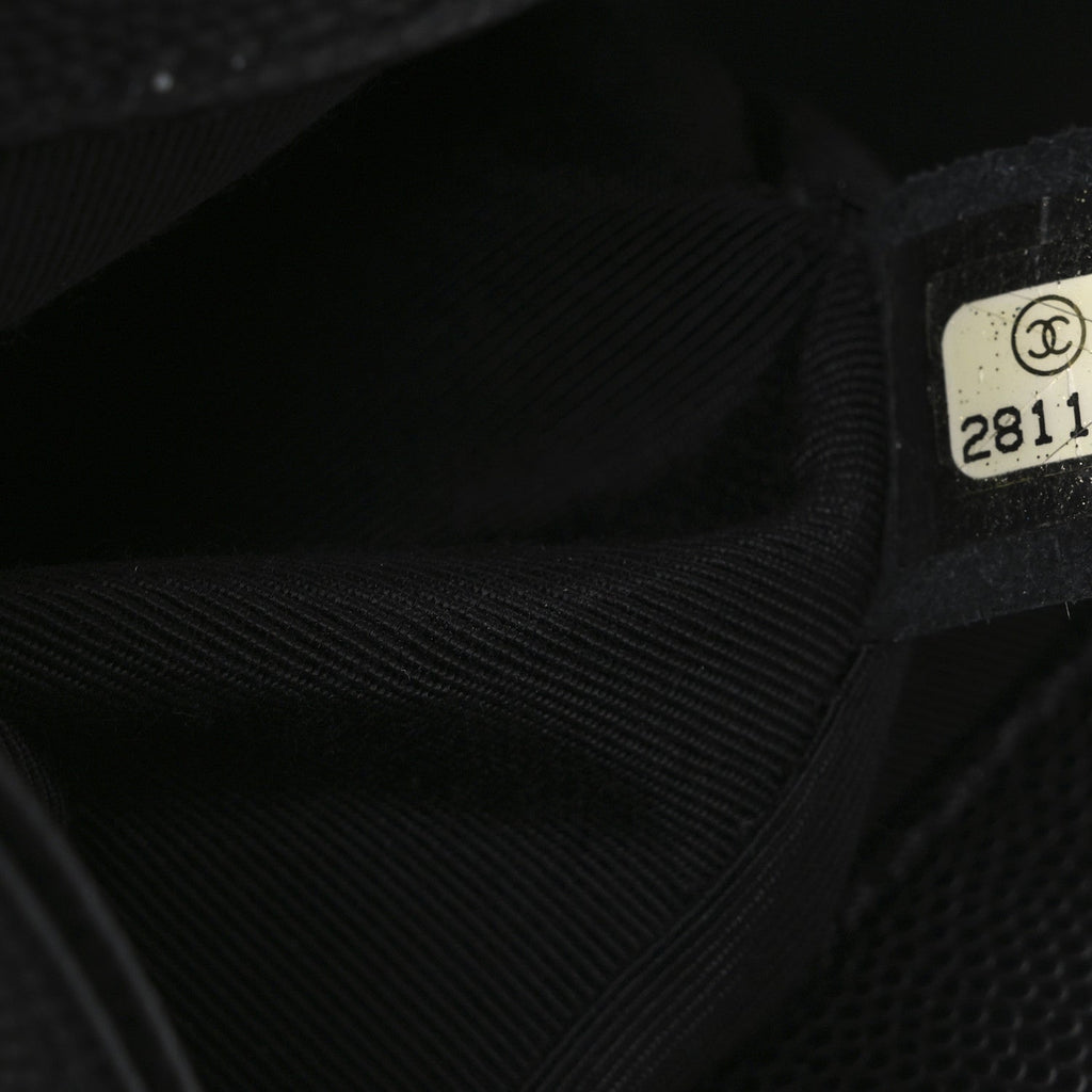 Caviar Quilted Medium Boy Flap Black