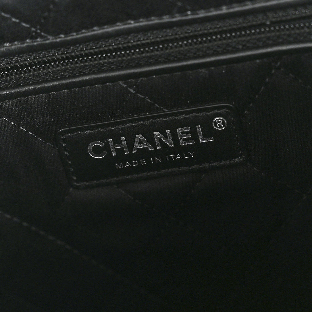 Shiny Calfskin Quilted Chanel 22 Black